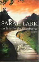 IM SCHATTEN DES KAURIBAUMS - SARAH LARK - TASCHENBUCH