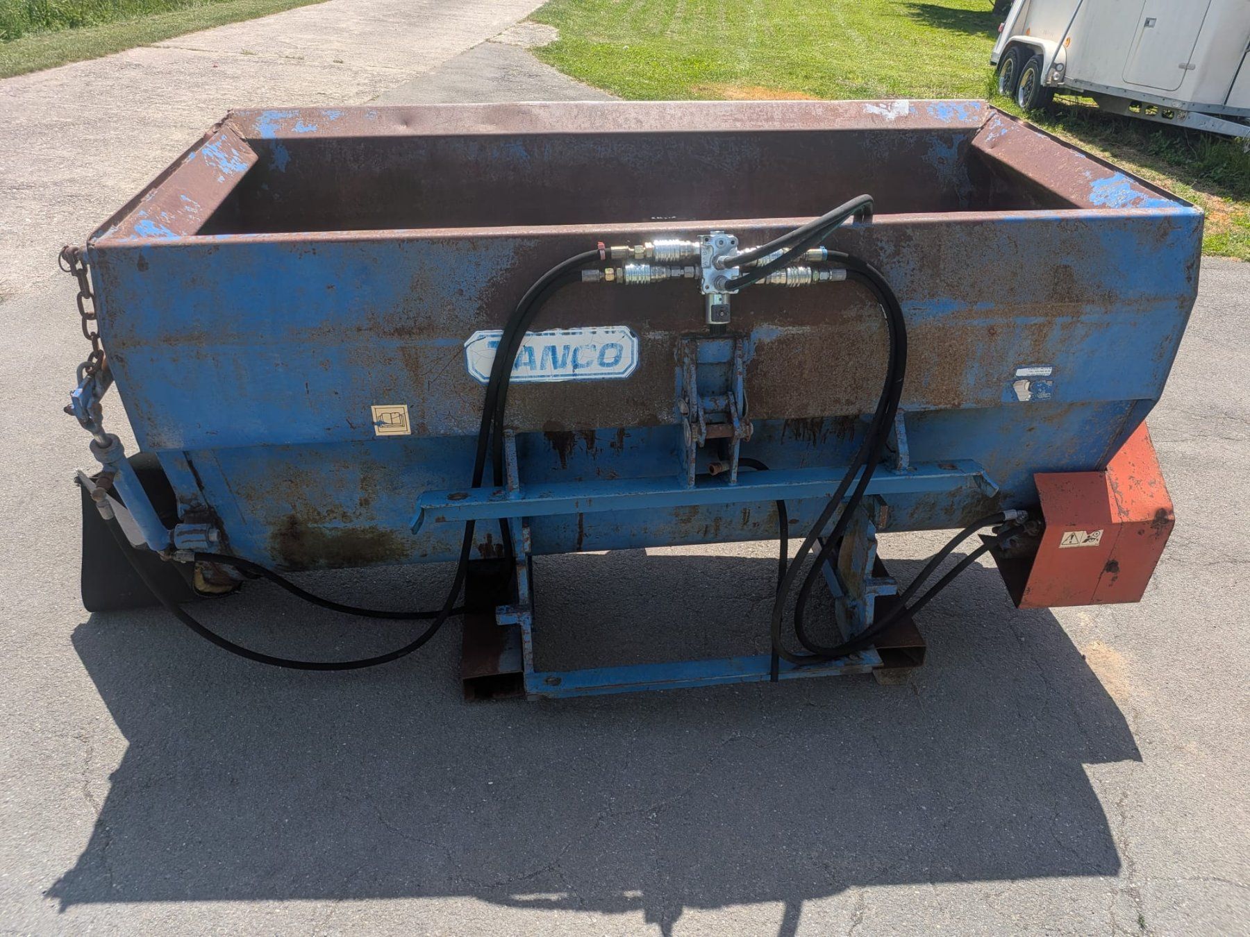 Tutte le macchine: benne mélangeuse hydraulique – Usato da Yvonand venduto da Li_poch 4