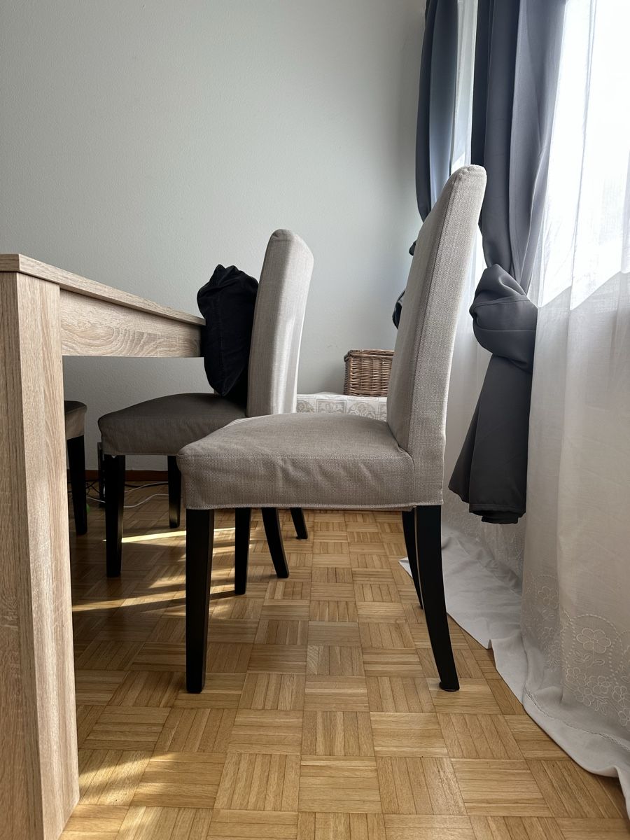 Chaises: Esszimmer Tisch und Stühle – D'occasion à Rümlang par ohsnapiiitzme2 1