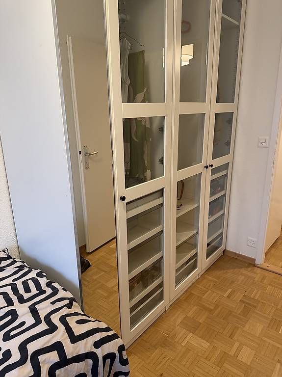 Ikea Armadi: Armoire IKEA PAX blanche, bien équipée – Usato da Carouge GE venduto da Stomp 4