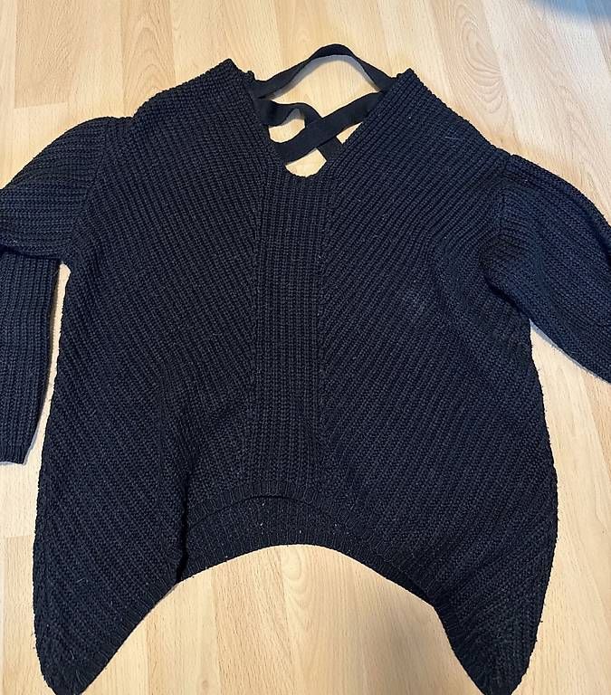 Maglioni & Felpe: Schwarzer Strickpullover – Usato da Alchenflüh venduto da selina077