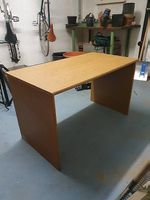 GRATIS - Kleiner Tisch aus Presspanplatten