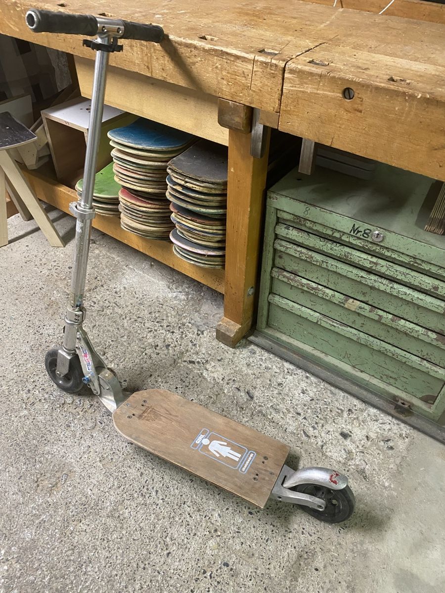 Micro Kickboard: Micro Scooter mit Skateboard-Deck repariert. – Usato da Luzern venduto da liv_6vvc 2