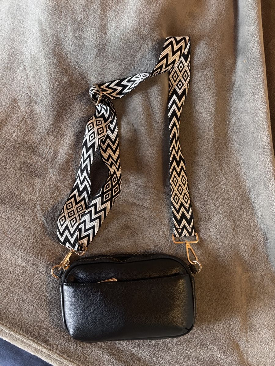 Sonstige Kleidung & Accessoires: Sac bandoulière noir avec sangle décorée – Neu (gemäss Beschreibung) aus Dugny (Leytron) von Cel_97