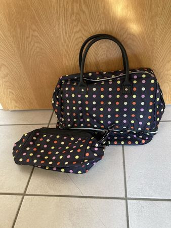 Praktische Reisetasche mit Necessaire - Gepunktet!