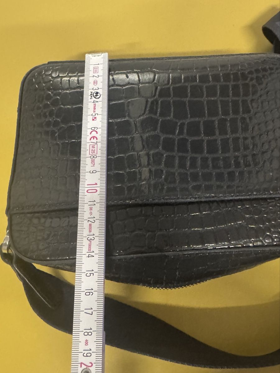 Hugo Boss Taschen für Damen:  Boss Handtasche  – Gebraucht aus Schlieren von Freundlich02 8