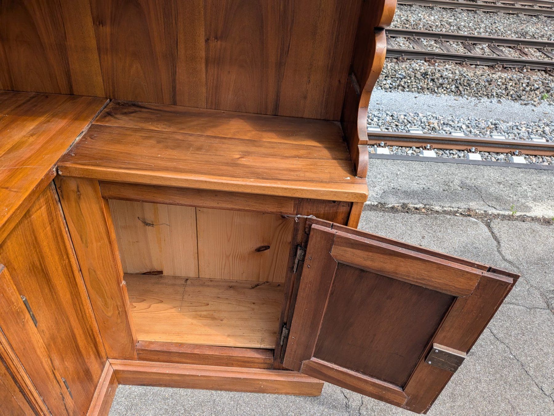 Buffets: Eckbuffet Holz, 4 Türen, Ablagen - Ref. 07/30 – D'occasion à Au ZH par BrockiAu 8