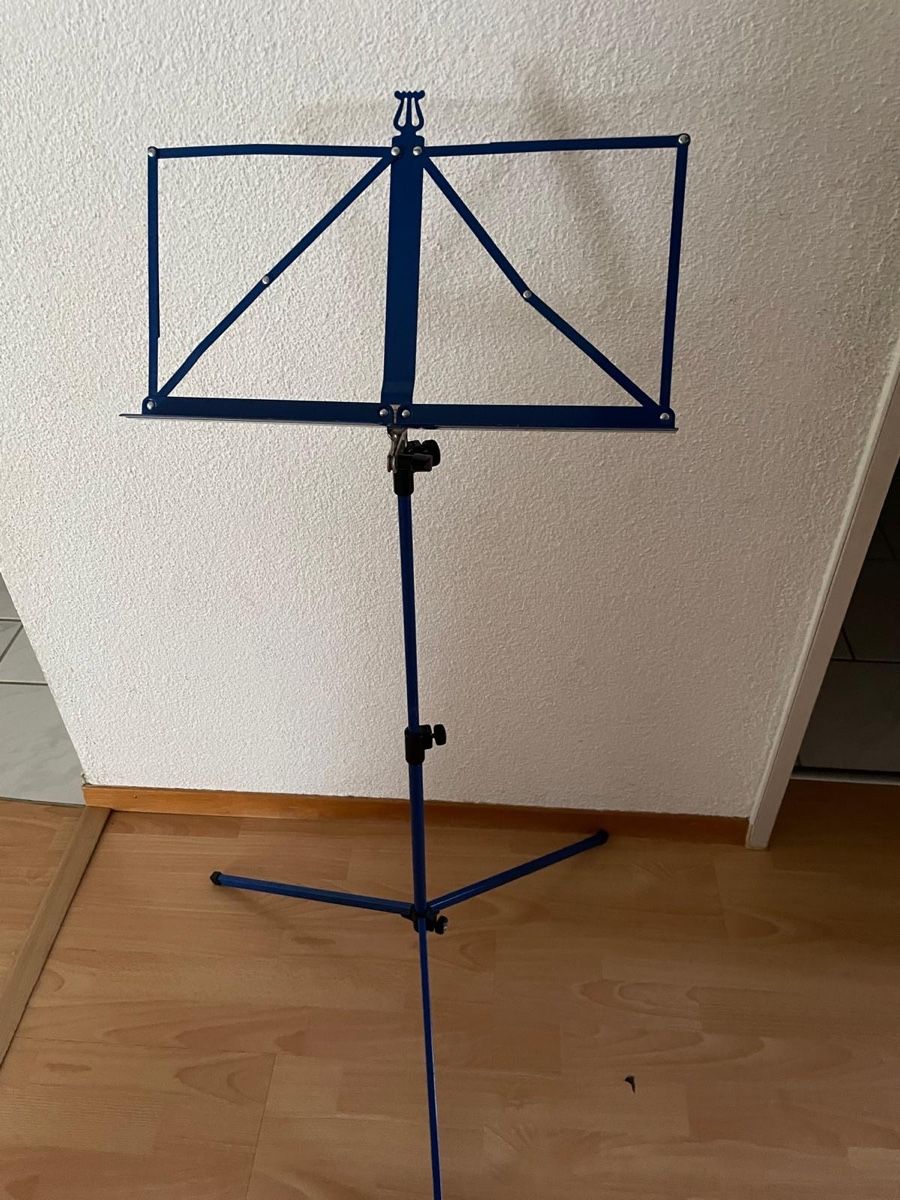 Instrumenten-& Notenständer: Notenständer blau guter Zustand – Gebraucht aus Hombrechtikon von baersandro