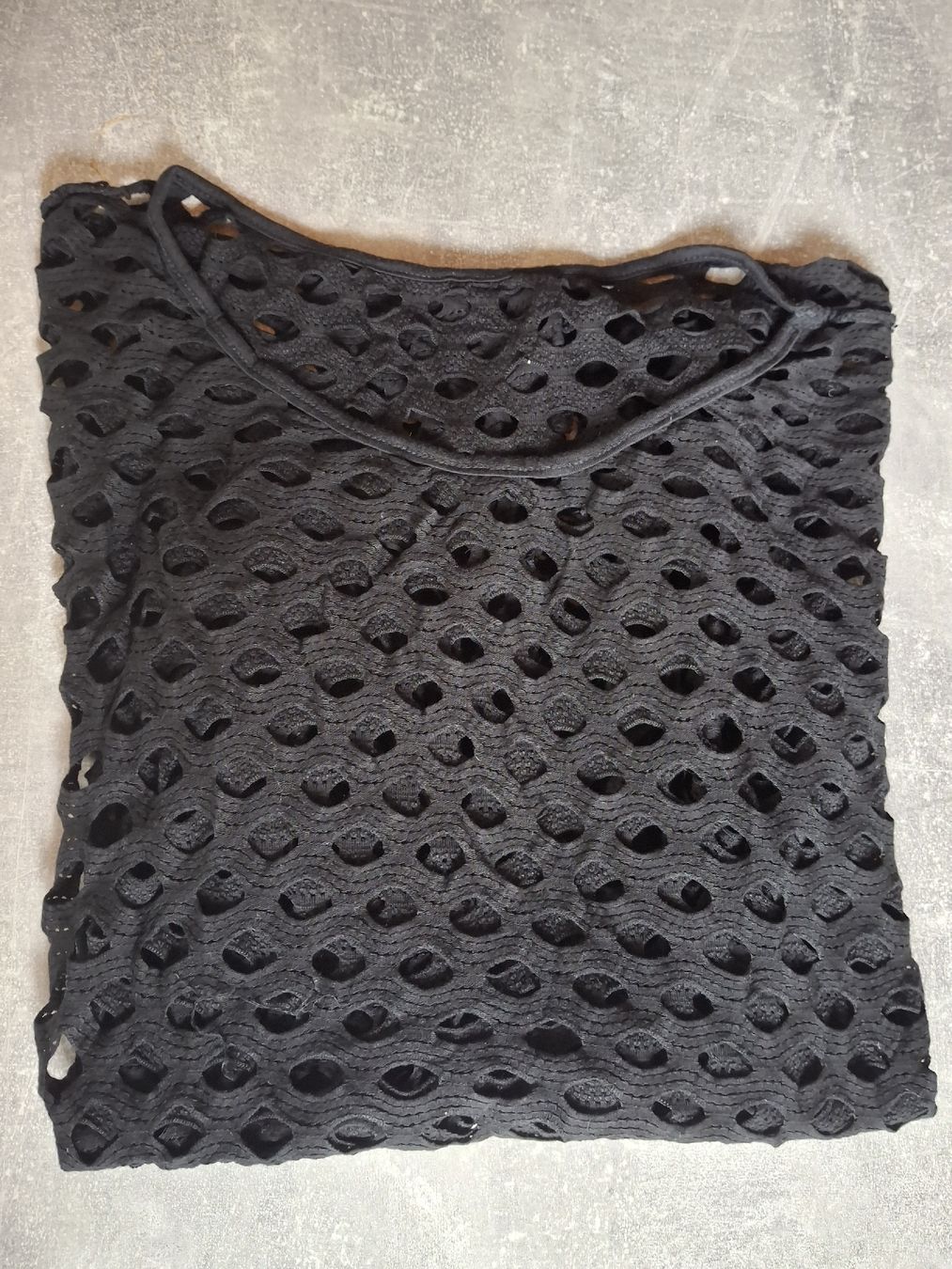 Top: Haut noir très ajouré taille S – Usato da Villiers venduto da san_jn5w 5
