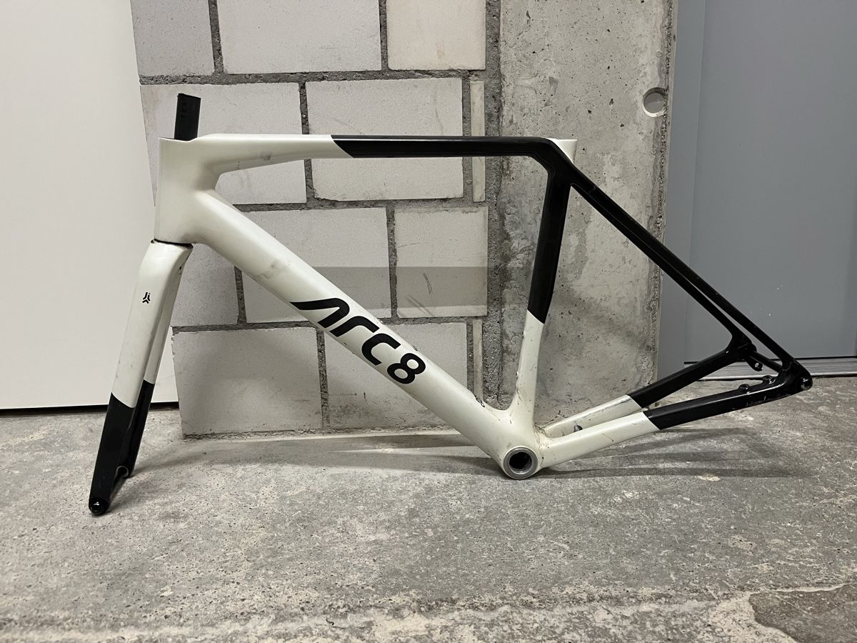 ARC8 Pezzi di ricambio: ARC8 Escapee DB Frameset – Difettoso da Bern venduto da raf_fhs7