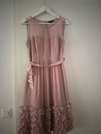Sommerliches, zartes Kleid mit Volants, Gr. 36, neuwertig