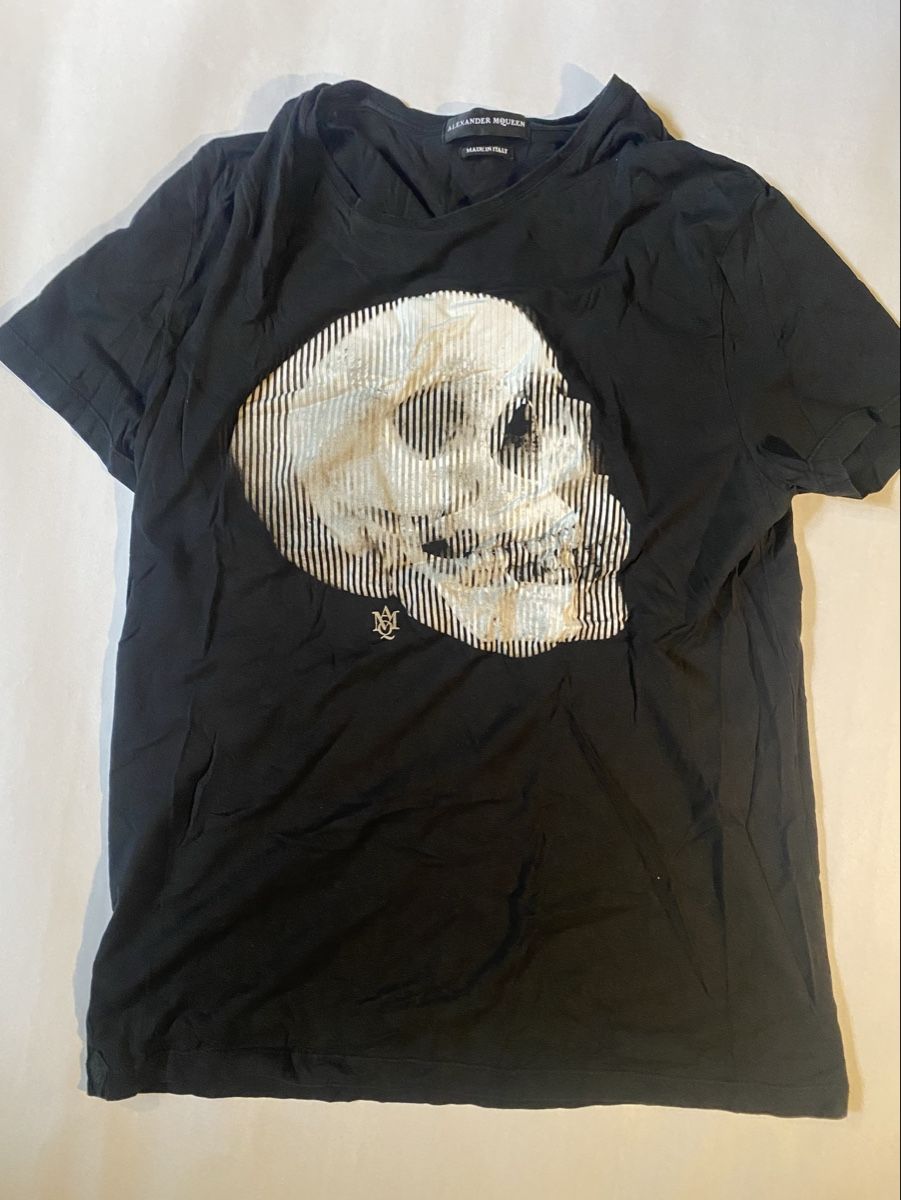 Alexander Mcqueen T-shirt: Alexander McQueen T-shirt, Skull Design, Size Medium – Usato da Genève venduto da arcadiancocteau