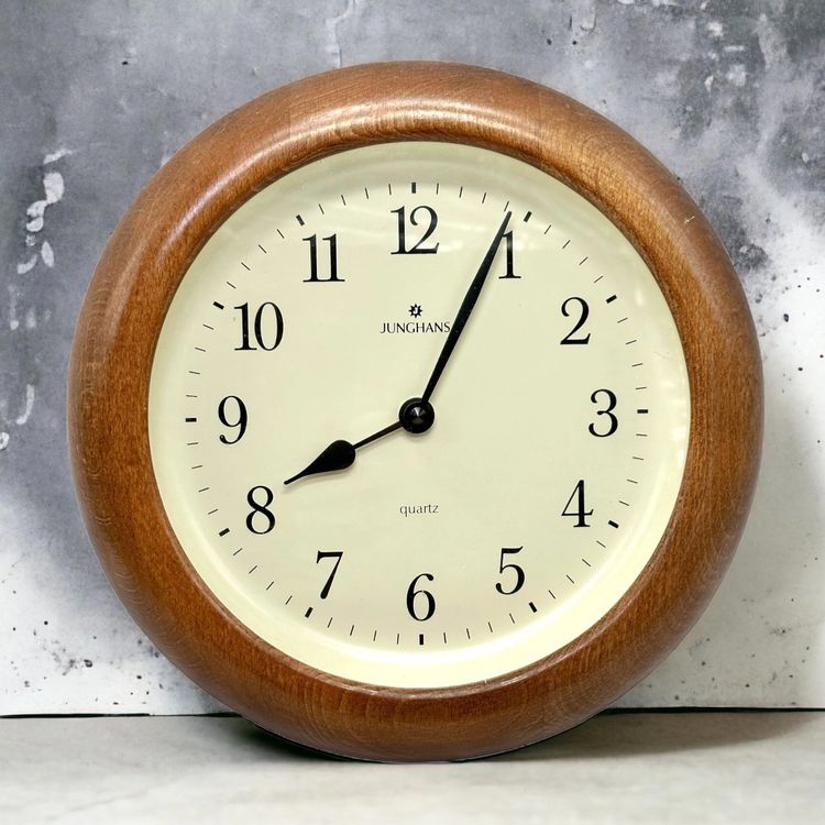 Horloge Murale Rene Bonnet - Modèle Miniature Auto En Alu, Dimensions 20x30 Cm, Fabrication Française