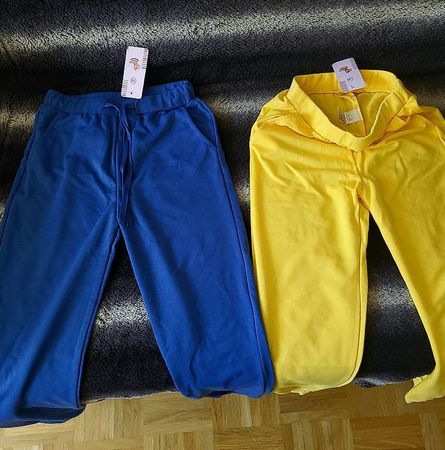 Ganz neue Sport Hose mit Etiketten 135-140 cm Grosse