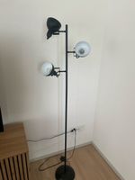 Stehlampe