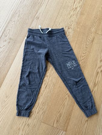 Nike Sport-Jogginghose, Grösse XS, Mädchen, grau