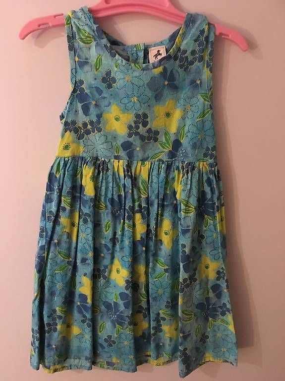 Robes et jupes: Kinderkleidli hellblau Grösse 104 – D'occasion à Rothenburg par Flaeckly