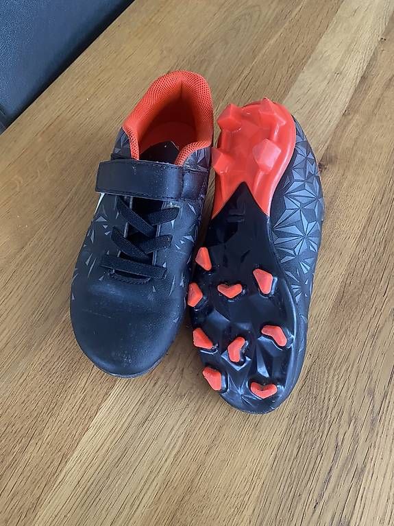 Scarpe per ragazzi: Fussballschuhe Grösse 32.  – Usato da Urdorf venduto da Toeme7