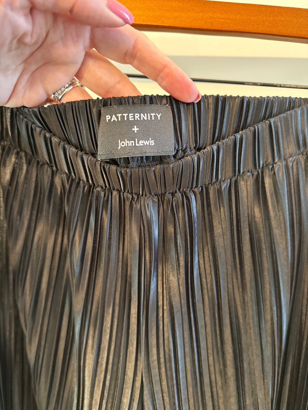 Pantaloni: John Lewis Schwarz weites Bein / Culottes – Usato da Spreitenbach venduto da BritToSwiss 1