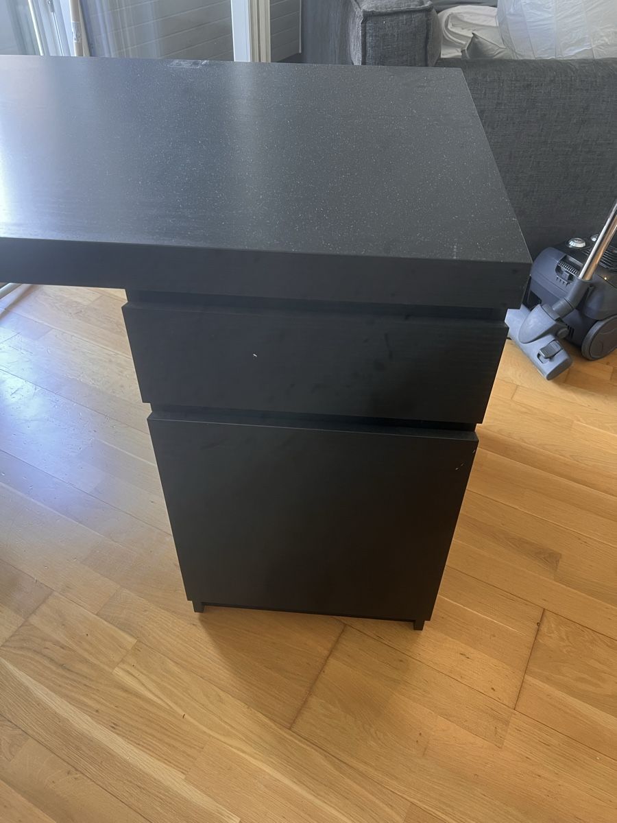 Ikea Tavoli: Schwarzer Tisch mit Kommode grats – Usato da Fruemsen venduto da gruenerhacken.com