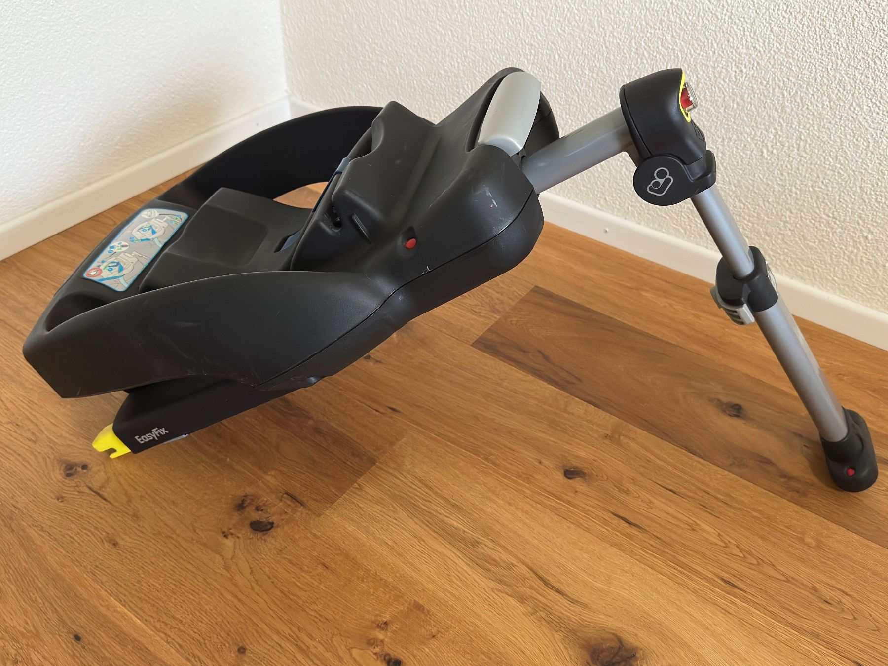 Maxi-Cosi Seggiolini per auto: Maxi-Cosi Cabrio Babyschale mit Autohalterung – Usato da Mörschwil venduto da vet_vzj9 5