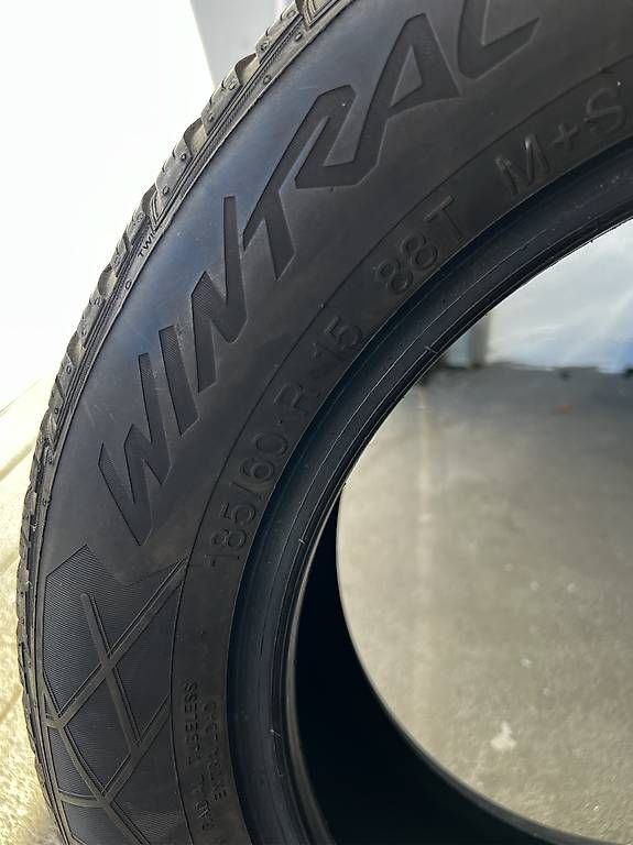 Pneumatici & Ruote complete: 185/60 R15 Winterreifen – Usato da Sursee venduto da gas_8n5t 1