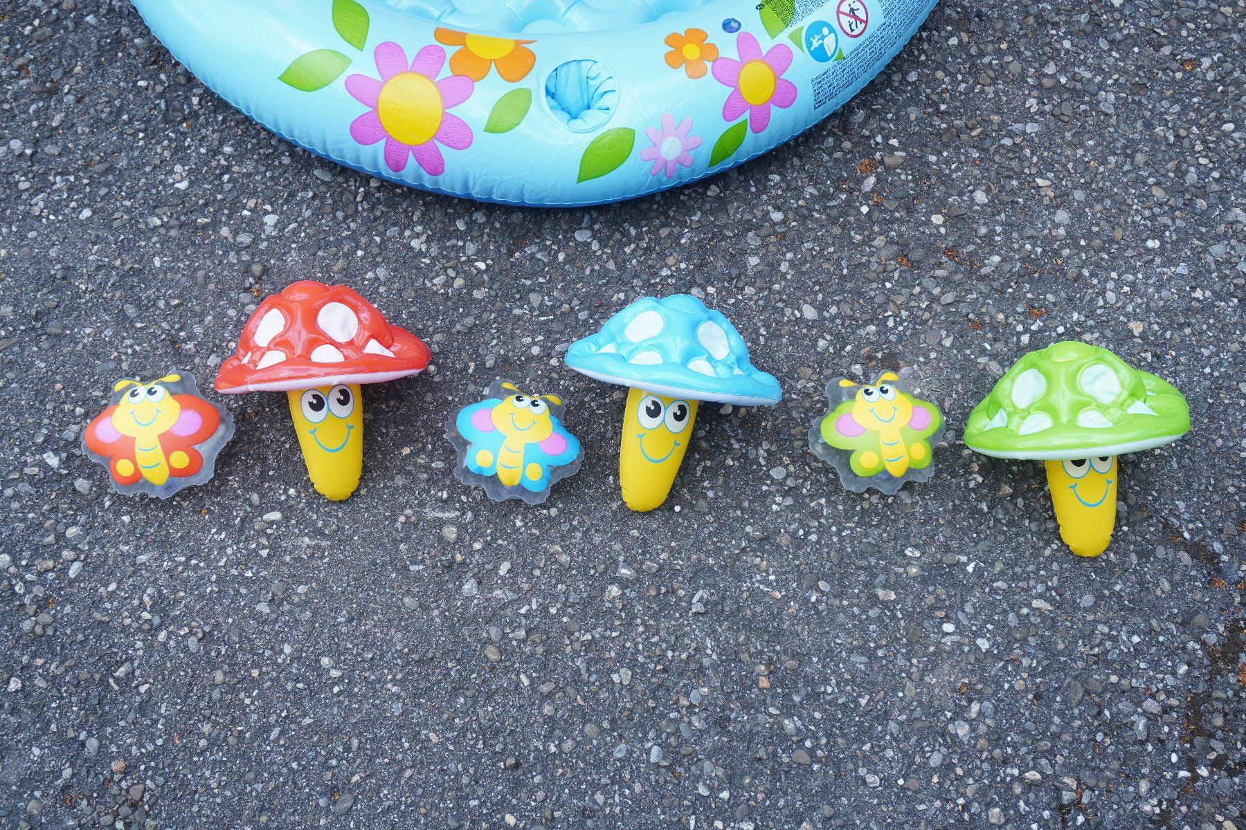 Intex Piscine: Herziges Babyschwimmbecken Pilz mit Sonnendach INTEX – Usato da Thunstetten venduto da blob87 5