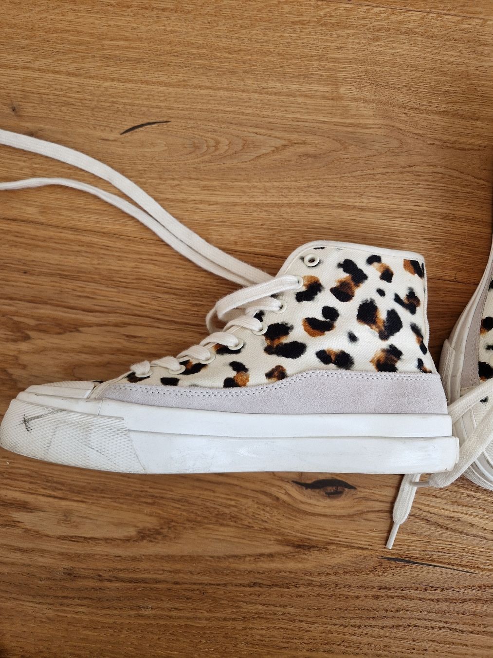 Levi's Scarpe da donna: Levis High Top Sneakers – Usato da Eschenbach SG venduto da SanFranciscoCalifornia 2