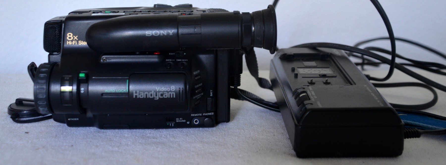 Sony Videocamere: Camcorder / caméscope Sony CCD-TR75E Video 8 – Difettoso da Collonges venduto da arashee