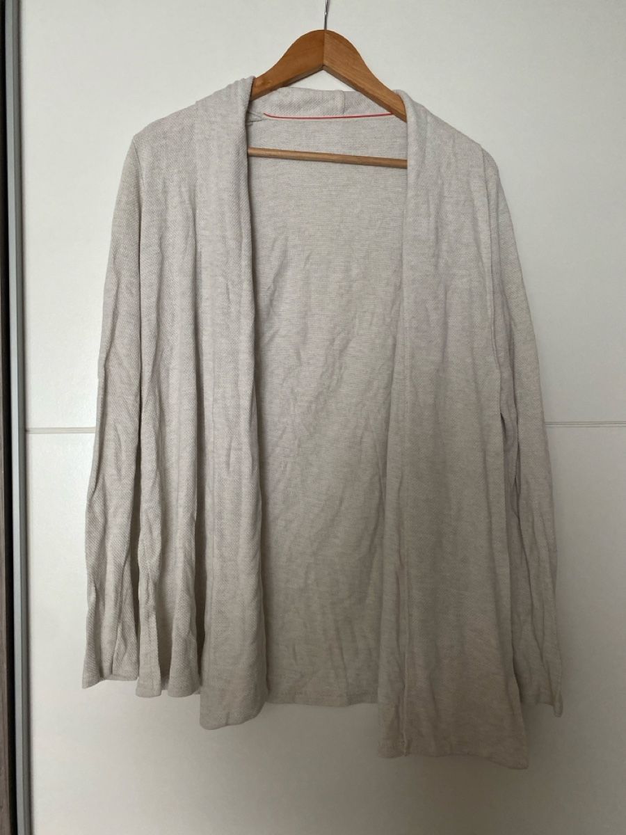 Vestes: Damen Strickjacke beige Grösse M  – D'occasion à Alpnach Dorf par melbb