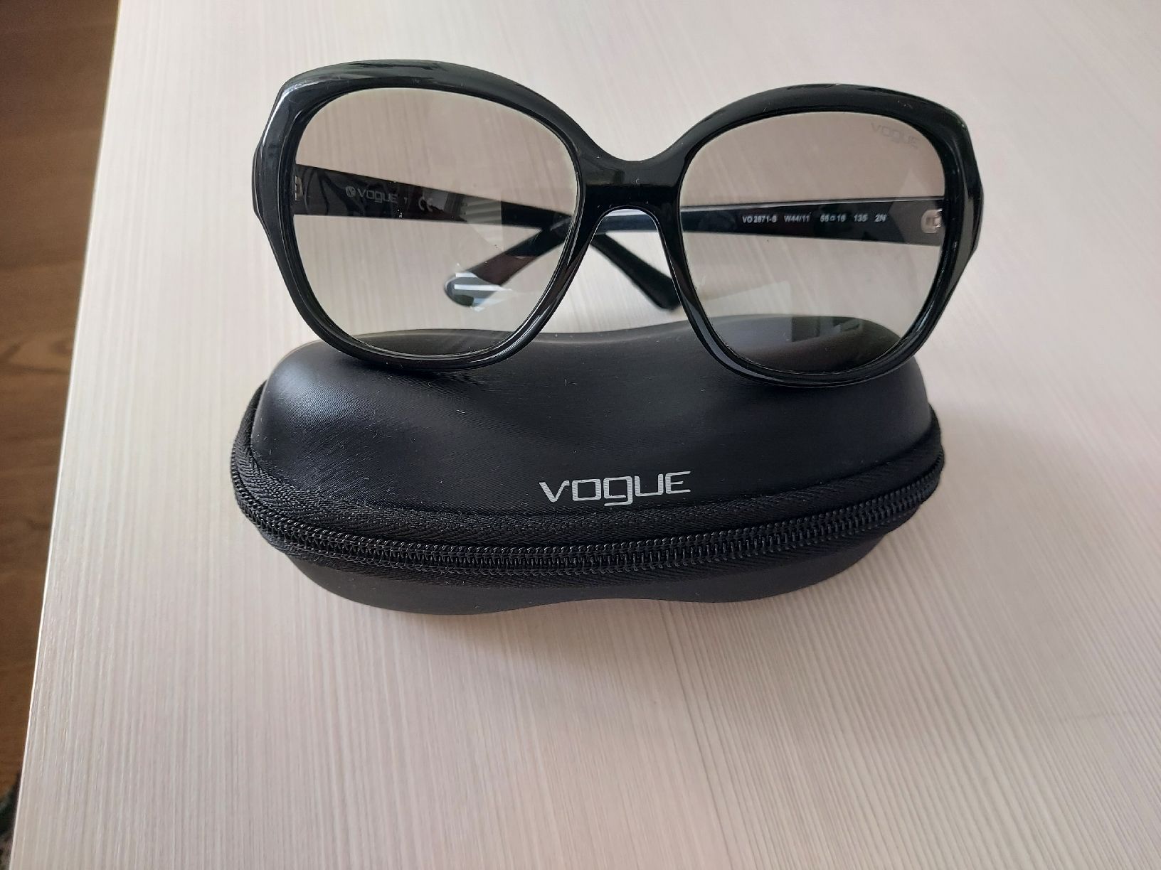 Vogue Occhiali & Lenti: Occhiali da sole Vogue – Usato da tenero venduto da Mam74