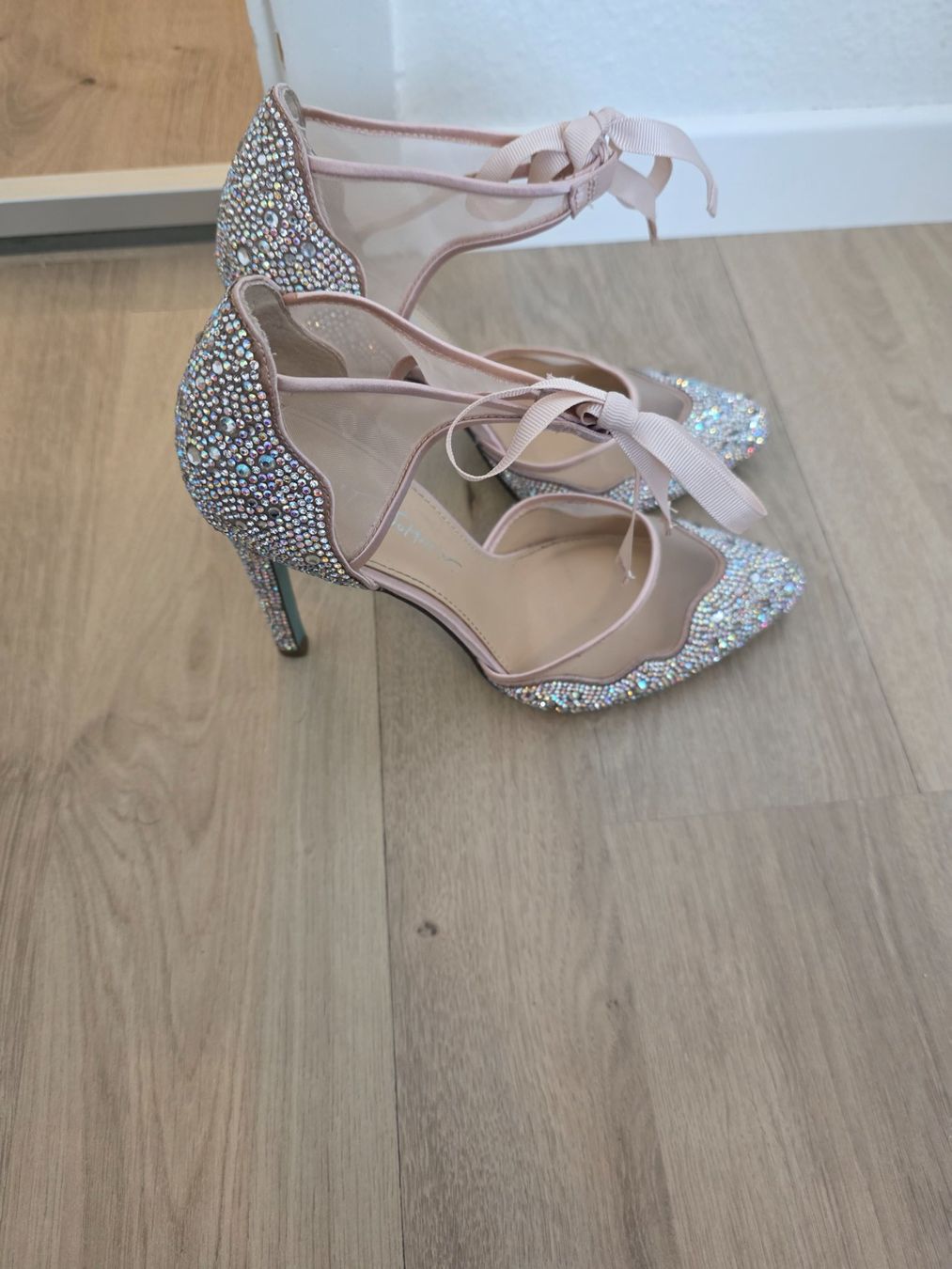 Scarpe da donna: Betsey Johnson Glitzer Pumps, neuwertig, Grösse 38 – Nuovo (secondo la descrizione) da Winterthur venduto da pin_lt8l 1