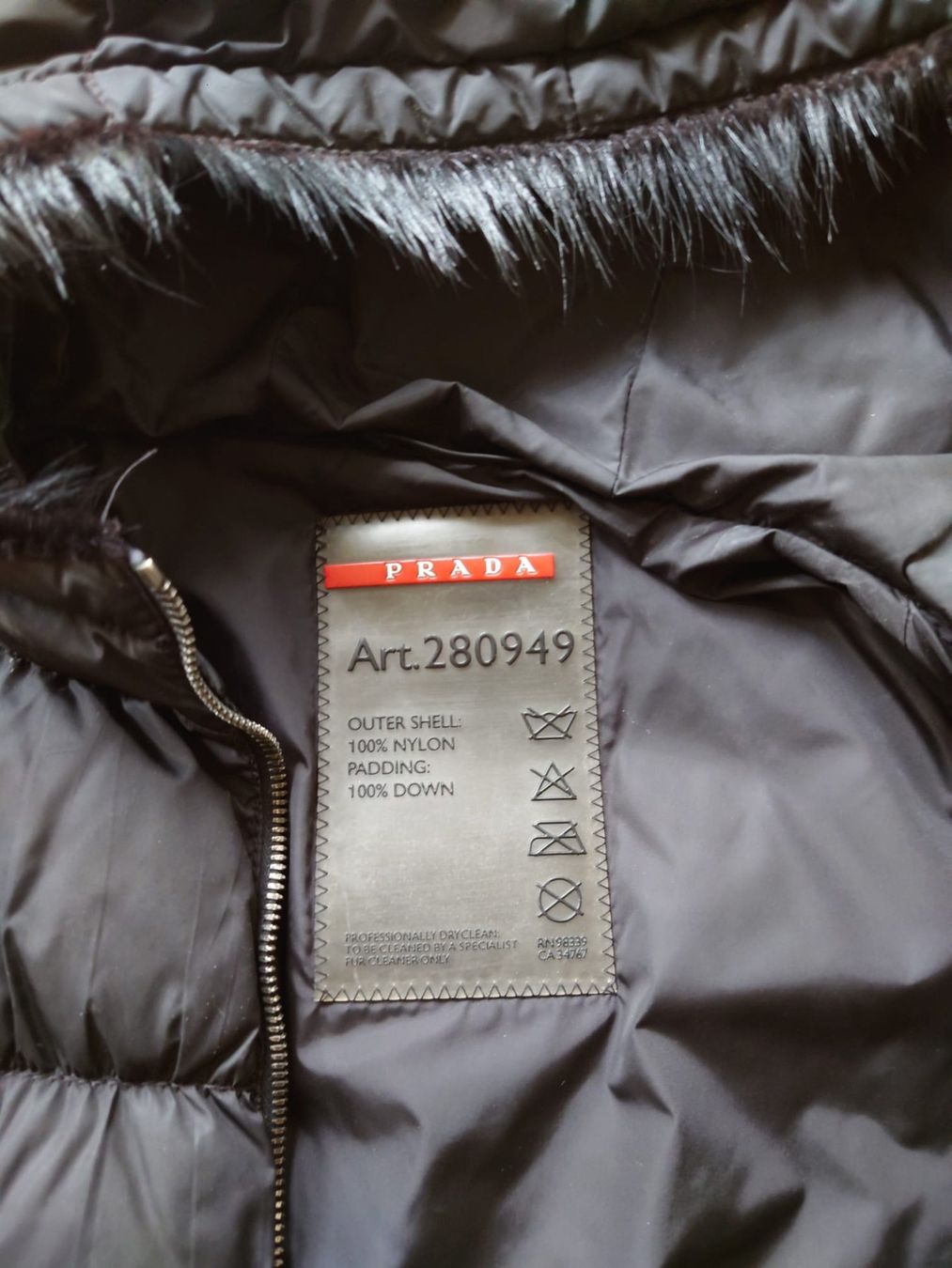 Prada Giacche: Prada Daunenjacke mit Kapuze – Usato da Uitikon Waldegg venduto da Nigra_Rica 1