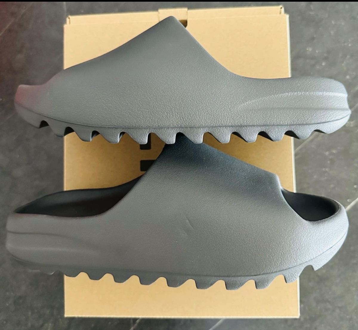 Chaussures hommes: Yeezy Slide Granite – Neuf avec emballage d'origine à Biel/Bienne par Akwawini 3