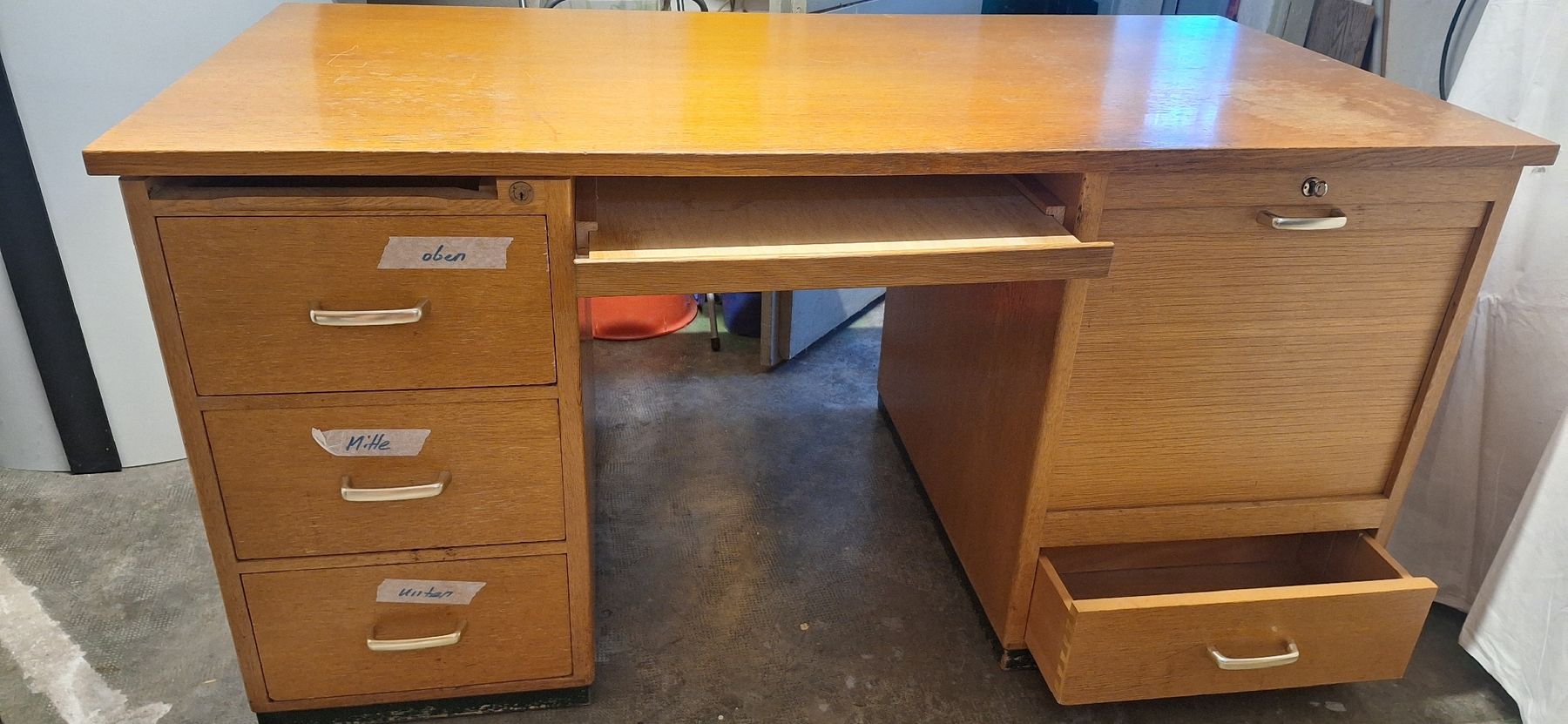 Scrivanie: Schreibtisch, massiv aus Holz – Usato da Aesch  BL venduto da Trouvaille05