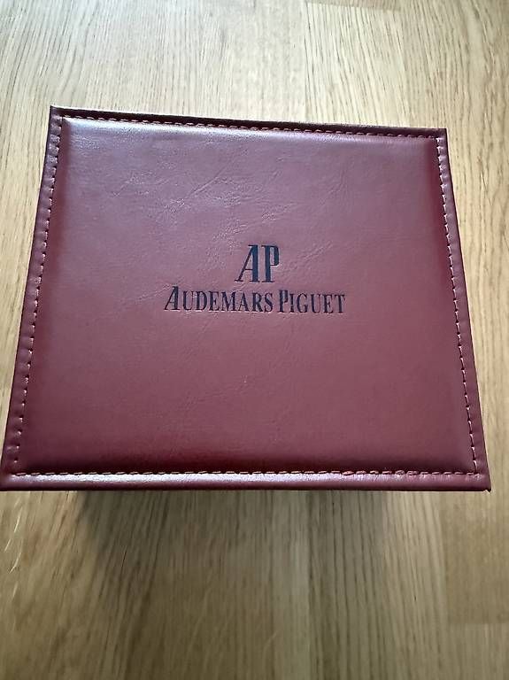 Scatole porta orologi: Coffret montre Audemars Piguet état irréprochable – Nuovo e nell'imballaggio originale da Neuchâtel venduto da sky_flb7 2