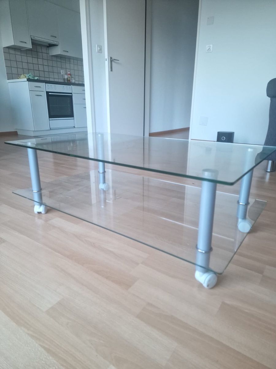 Tavoli: Glascouchtisch mit Rollen – Usato da Bubendorf venduto da Celine.Luana_H