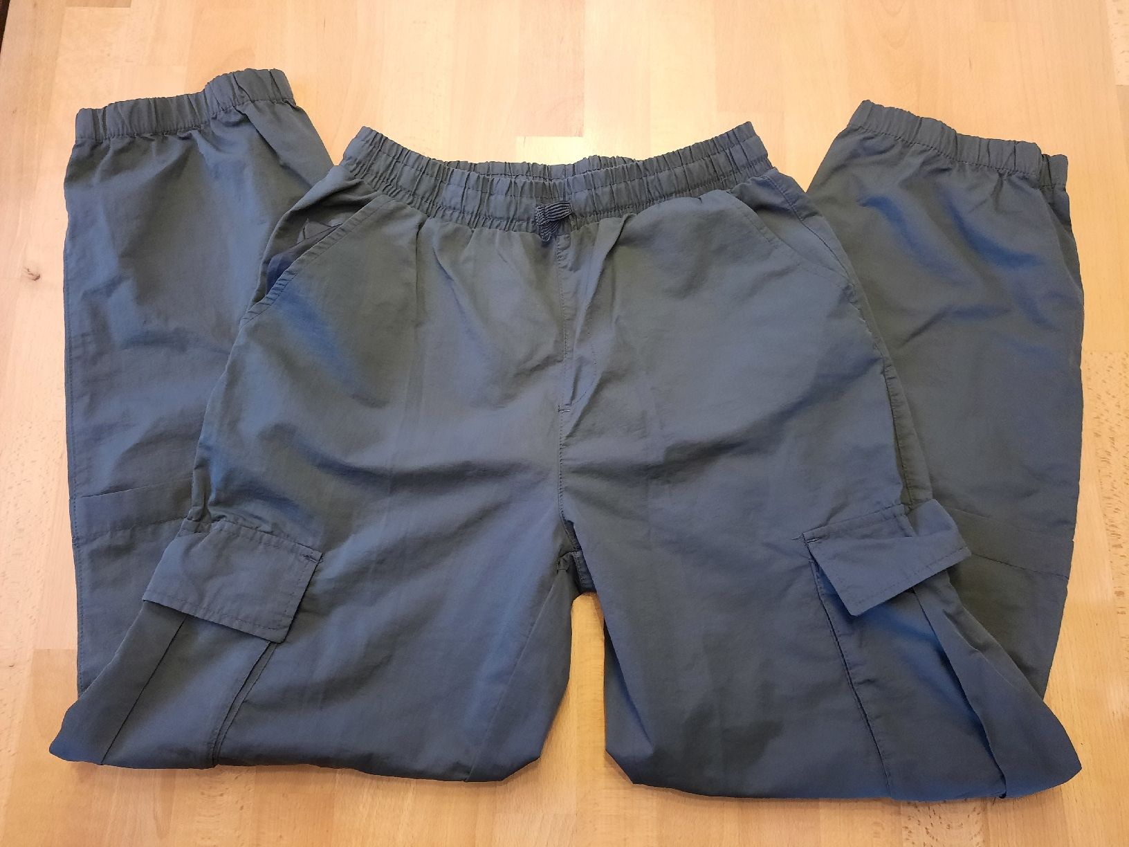 Hosen: Cargohose  grau elastischer Bund Grösse 164 – Gebraucht aus Jonschwil von sonja8472 2