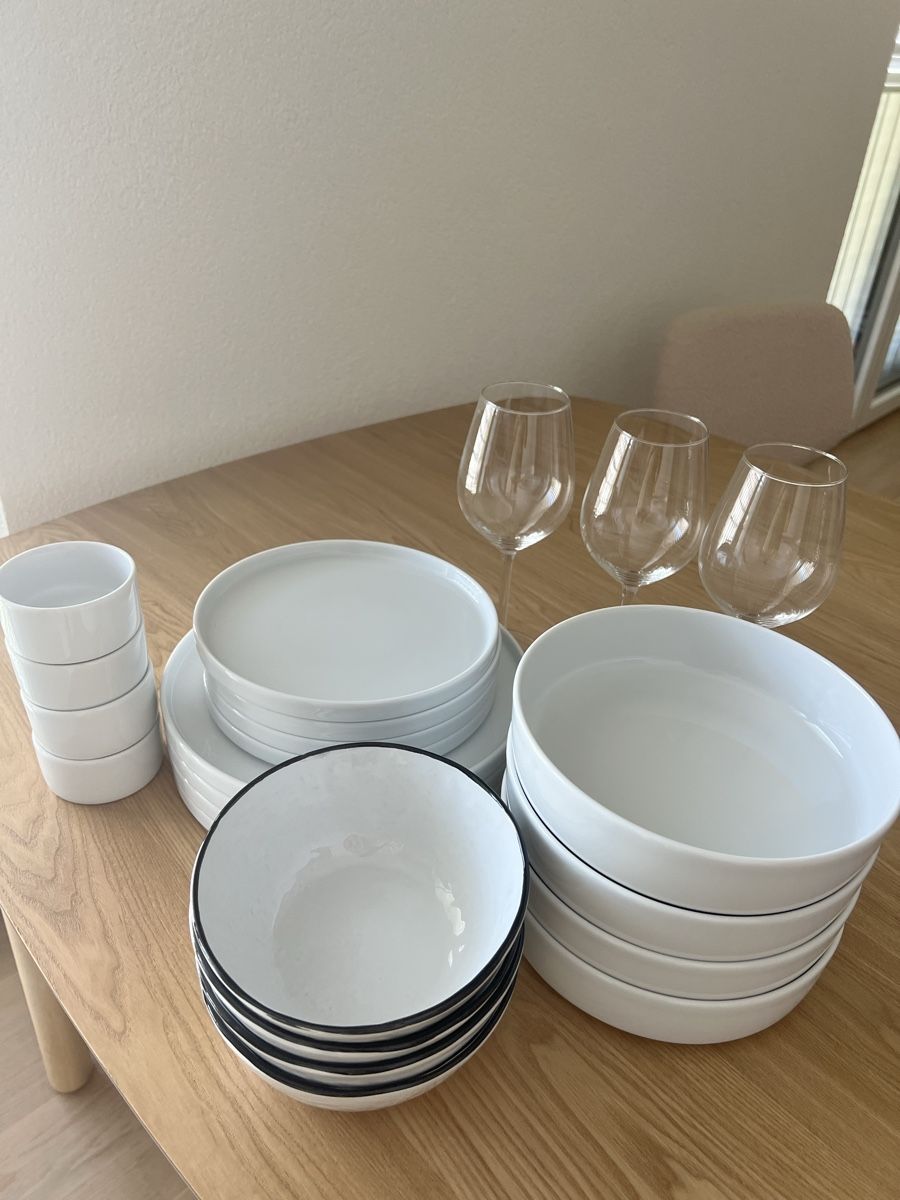 Set di tavolo e panche: Dinning set – Nuovo (secondo la descrizione) da Châtelaine venduto da jul_7j98 4