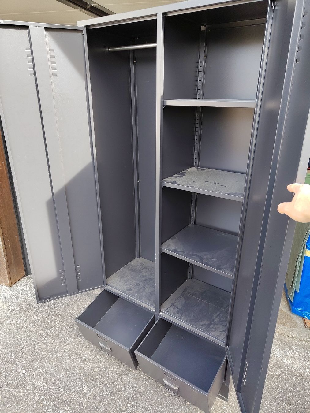 Armadi: Schrank – Usato da Langnau i. E. venduto da Galactico