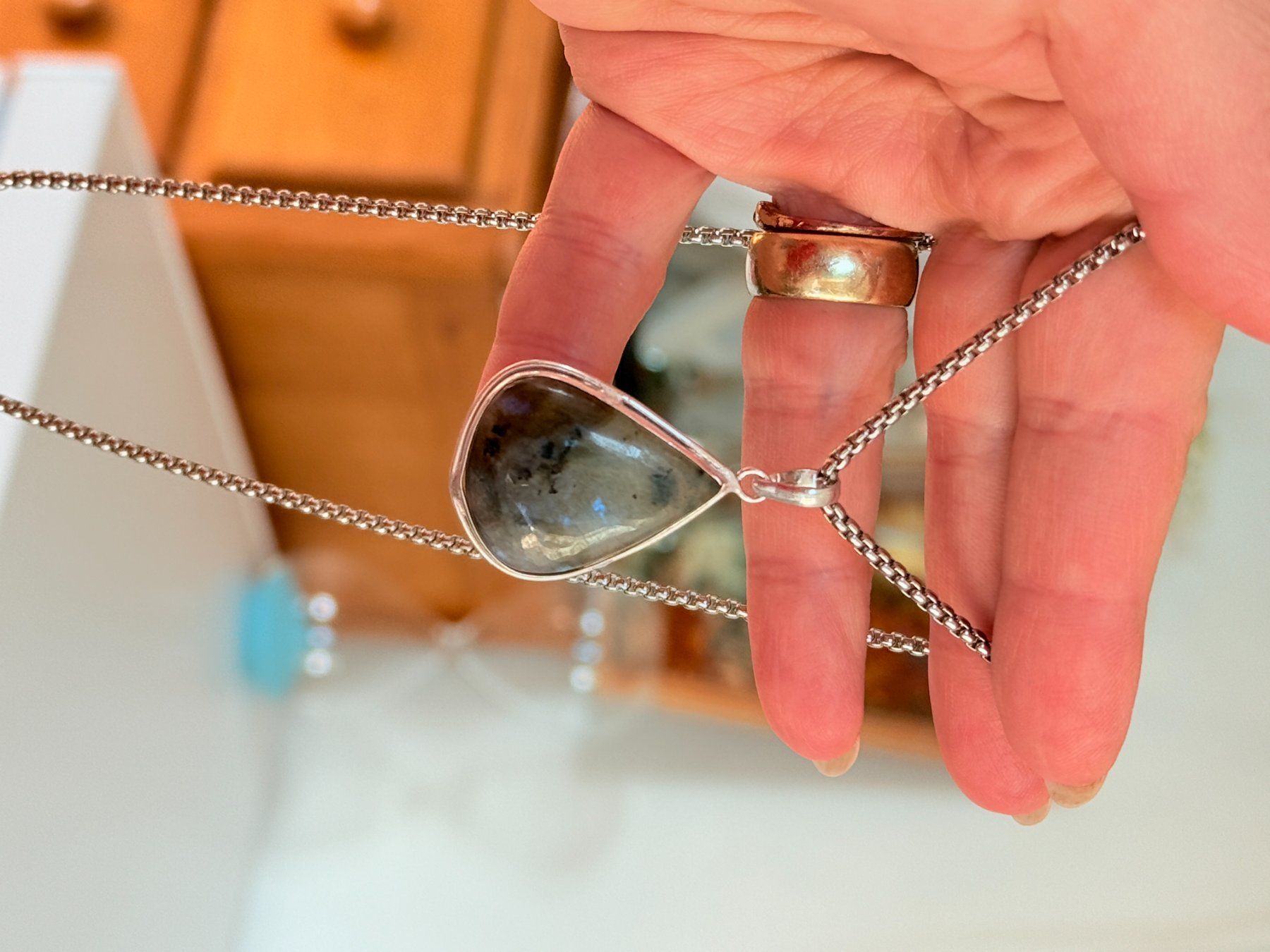 Catenine: Collier Labradorite naturelle – Nuovo e nell'imballaggio originale da Genève venduto da AGBERG 9