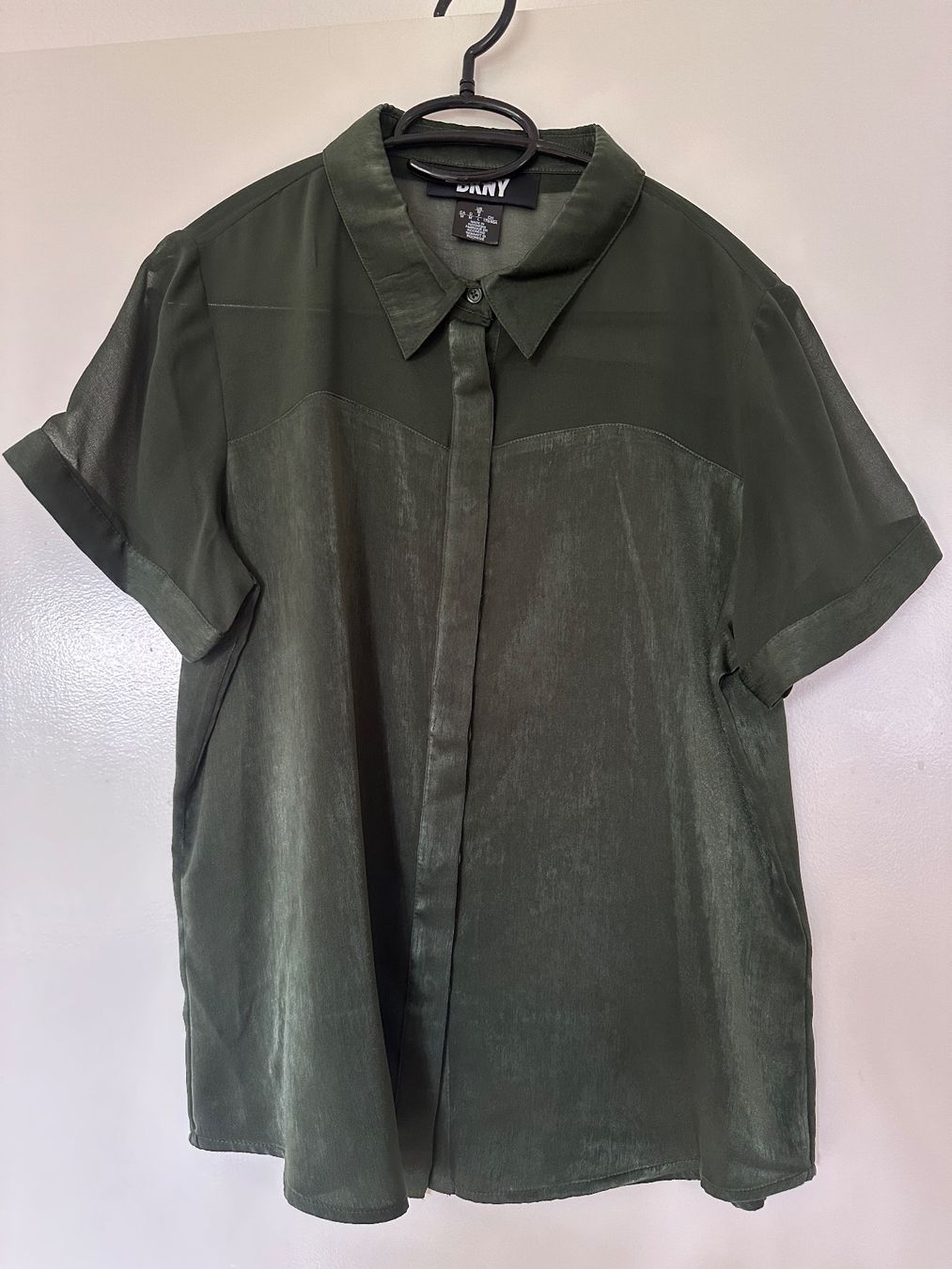 DKNY T-shirt: DKNY Top NEU – Nuovo (secondo la descrizione) da Zürich venduto da ong8