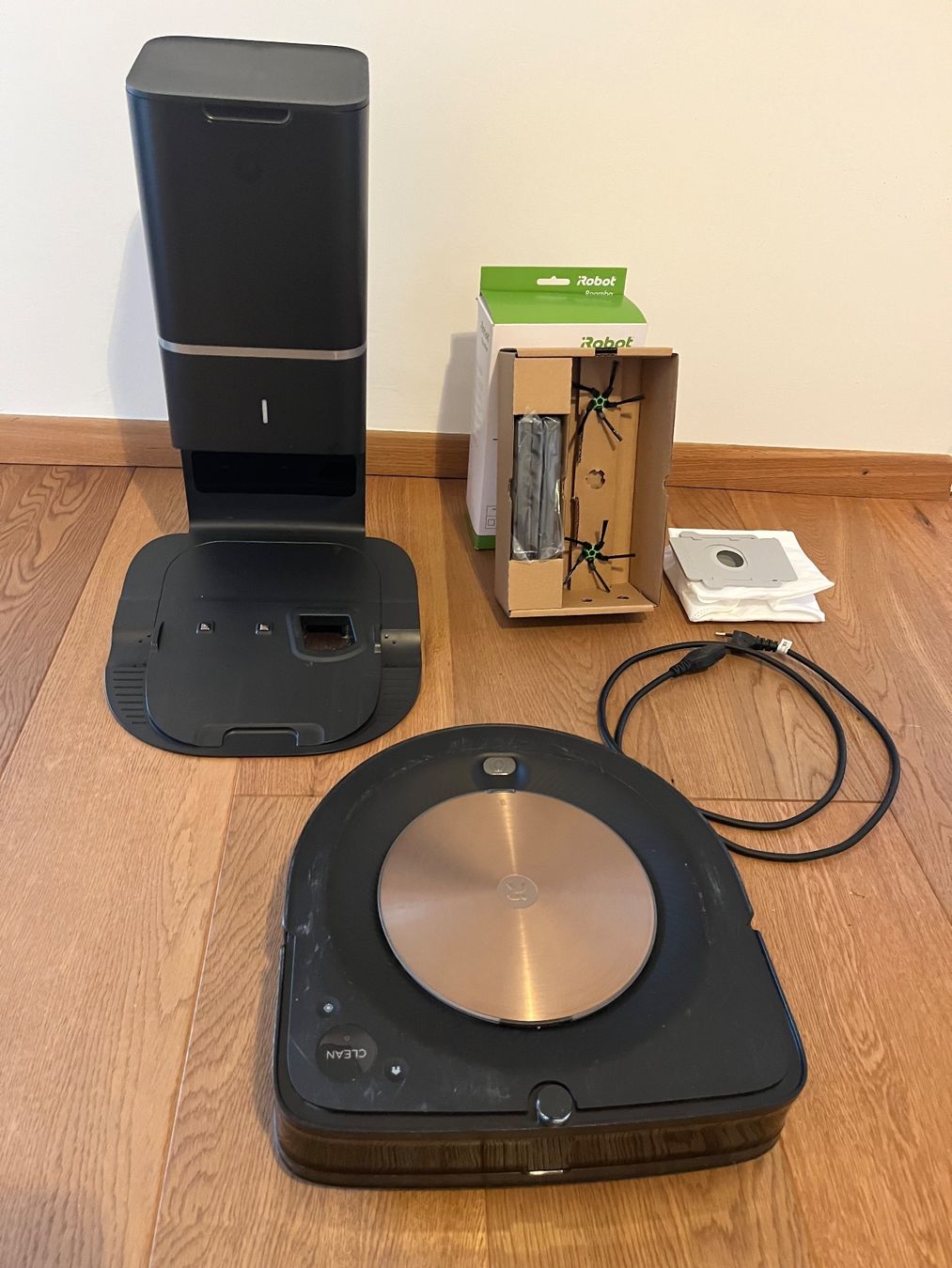 Irobot Aspirapolveri & Accessori: iRobot Roomba s9+ with docking station used – Usato da Lausanne venduto da OndrejV 1