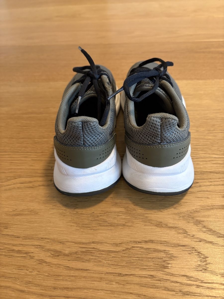 Adidas Scarpe per ragazzi: Adidas Kids trainers, olive, Size 36 – Usato da Hedingen venduto da LinCH 2