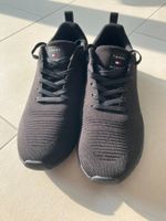 Schwarze Tommy Hilfiger Sneaker EUR 45