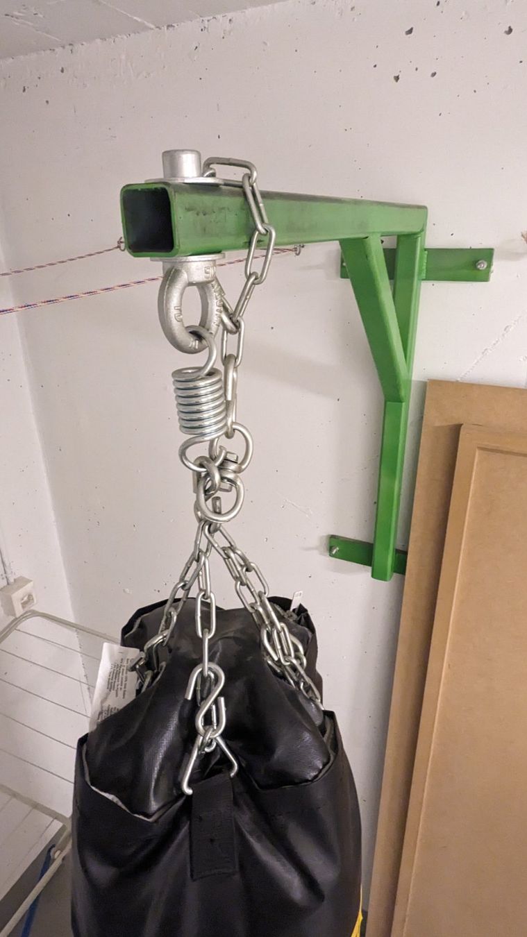 Everlast Sacchi da boxe: Everlast Boxsack inkl. Wandhalterung – Usato da Wetzikon ZH venduto da V_SENN 3