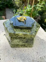 Schmuckkästchen aus Serpetin-Heilstein