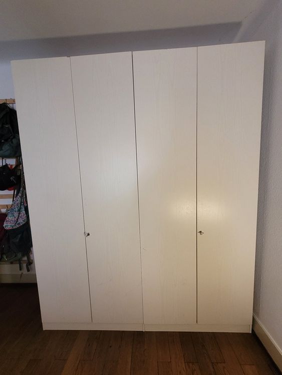 Armoires: grosser Kleiderschrank – D'occasion à Zürich par JulieU