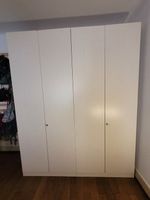 grosser Kleiderschrank