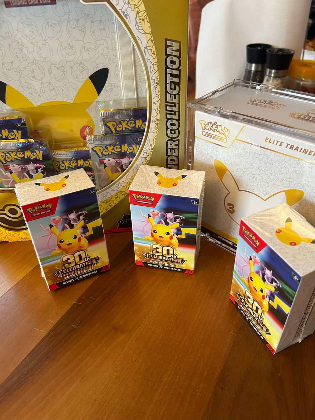 Pokémon Sammelbilder & Trading cards: Pokemon 30th Celebration Bundle EN – Neu und originalverpackt aus Sins von Acetyll 1